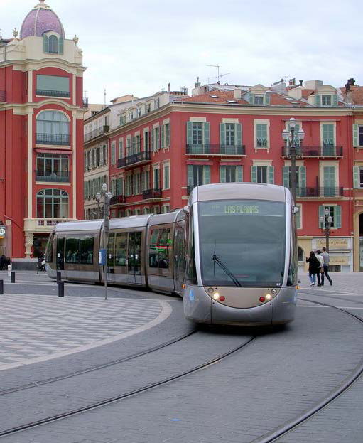 Wireless streetcar in Nice, France